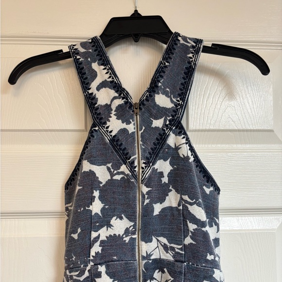 TWELFTH STREET BY CYNTHIA VINCENT Crisscross Floral Print Navy and White Dress - Picture 10 of 10